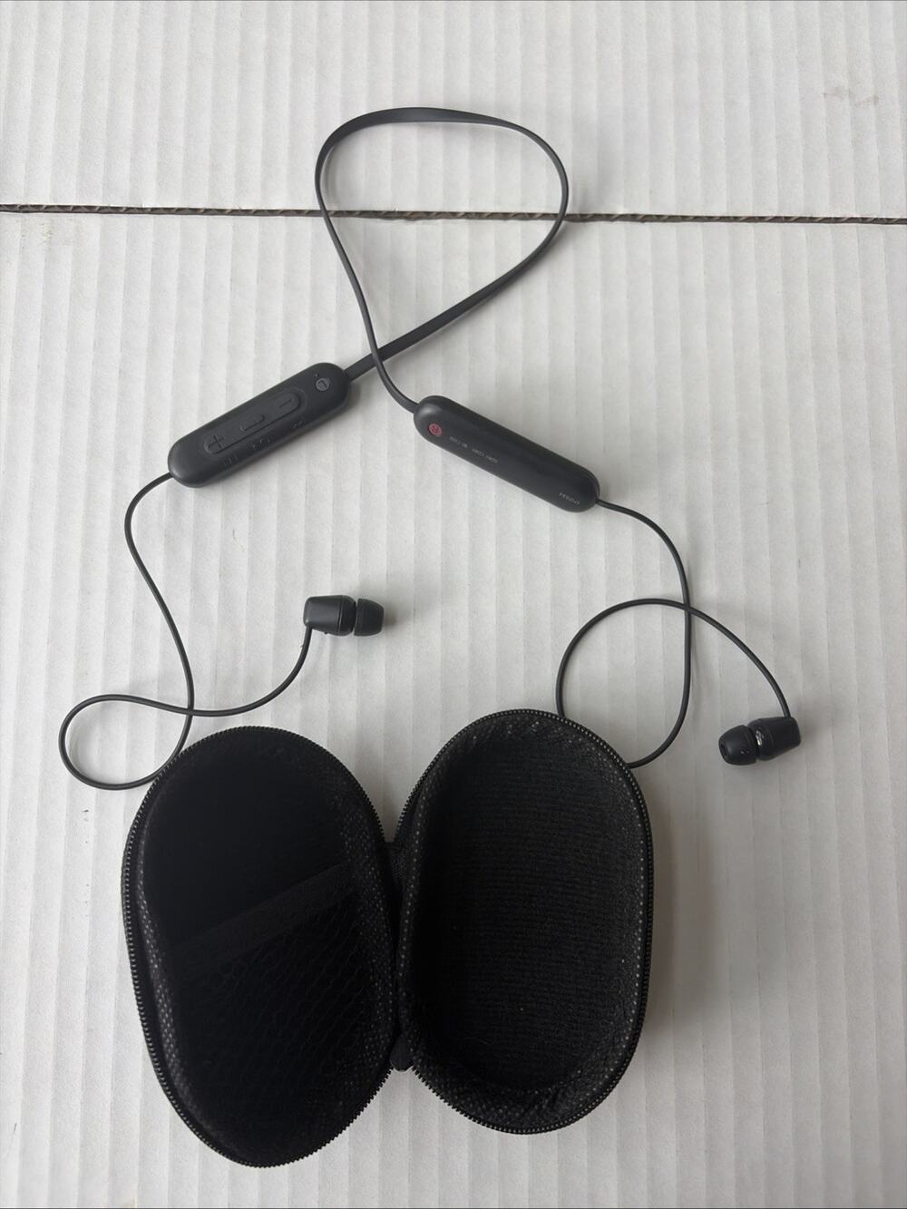Sony WI-C100 Bluetooth Wireless In Ear Headphones Ear Buds IPX4 Sweat Proof case